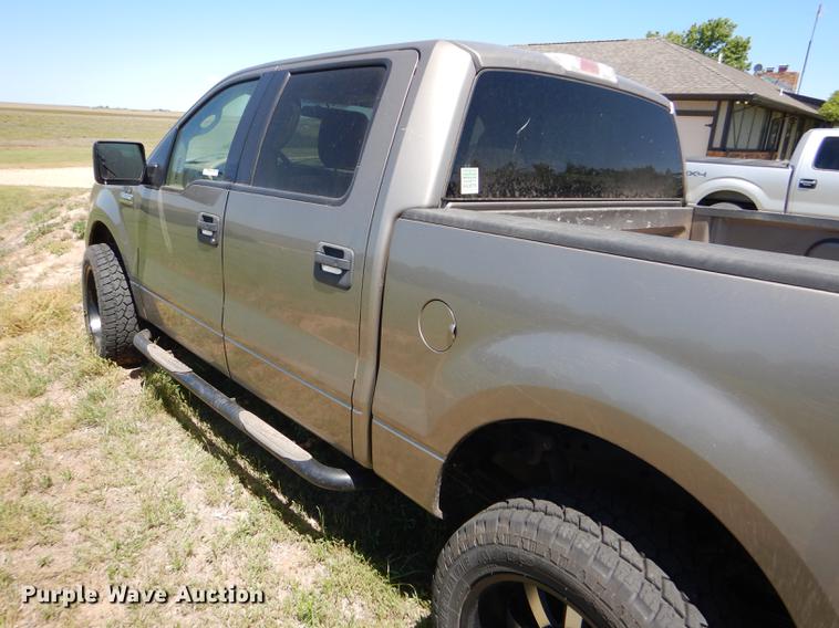 image for item FT9514 2005 Ford F150 Super Crew pickup truck