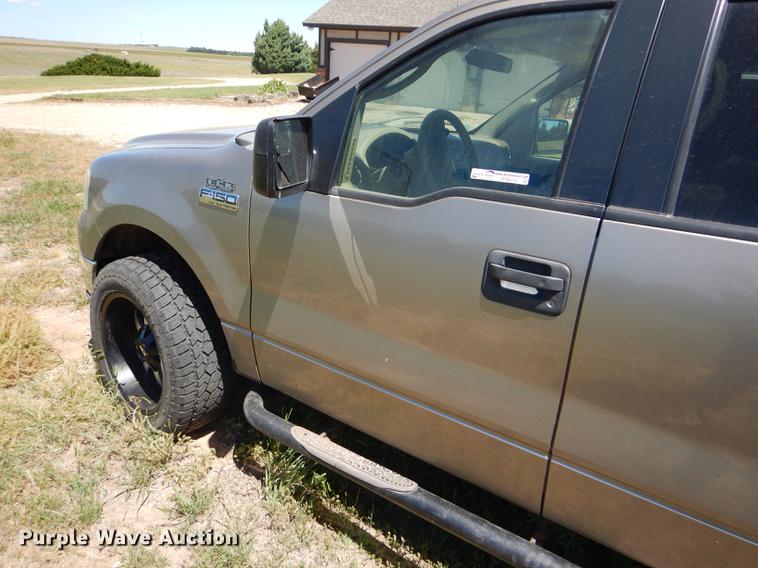 image for item FT9514 2005 Ford F150 Super Crew pickup truck