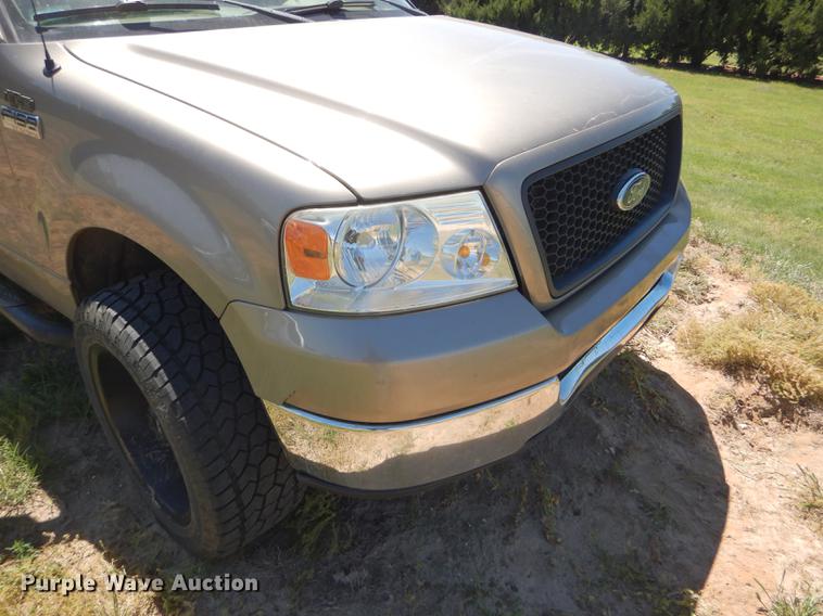 image for item FT9514 2005 Ford F150 Super Crew pickup truck