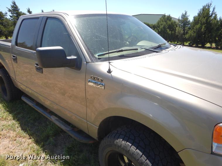 image for item FT9514 2005 Ford F150 Super Crew pickup truck