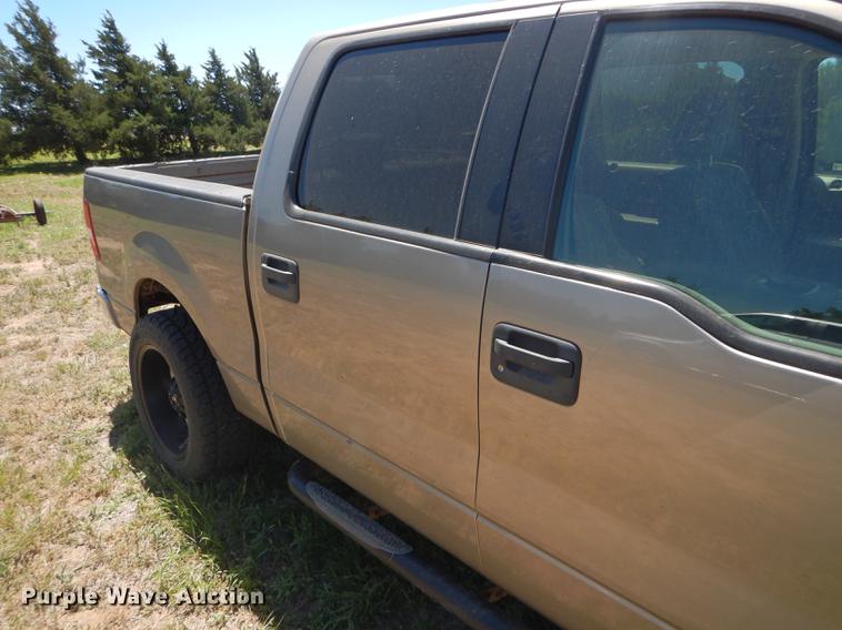 image for item FT9514 2005 Ford F150 Super Crew pickup truck