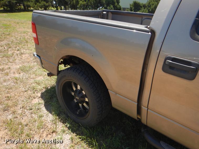 image for item FT9514 2005 Ford F150 Super Crew pickup truck