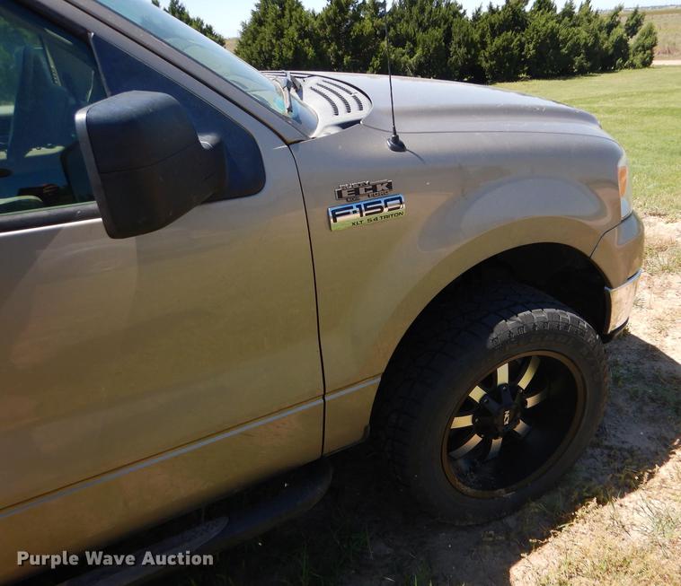 image for item FT9514 2005 Ford F150 Super Crew pickup truck