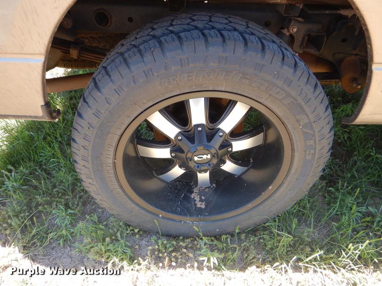 image for item FT9514 2005 Ford F150 Super Crew pickup truck