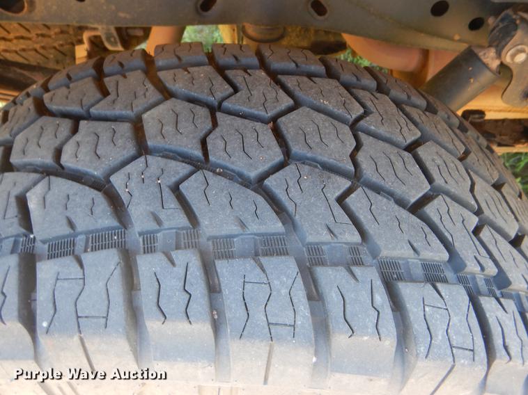 image for item FT9514 2005 Ford F150 Super Crew pickup truck