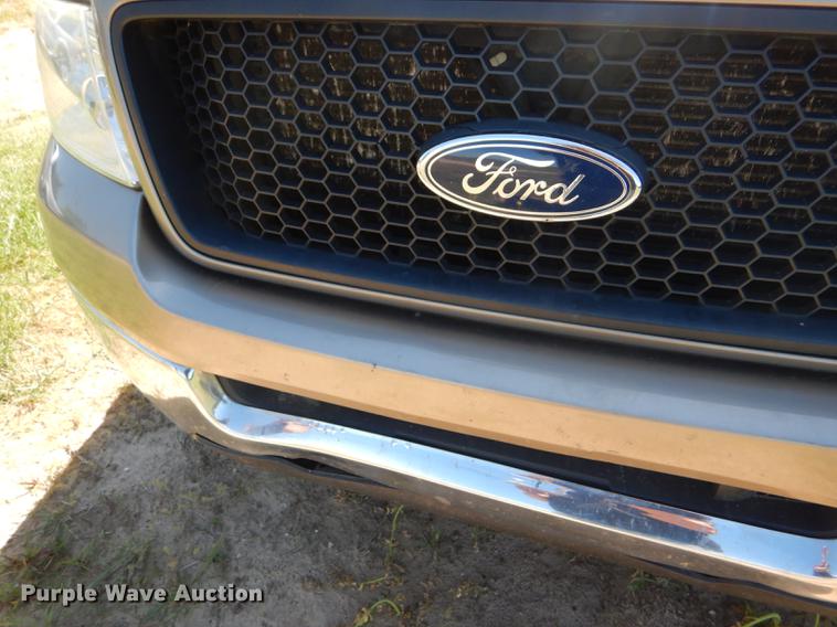 image for item FT9514 2005 Ford F150 Super Crew pickup truck