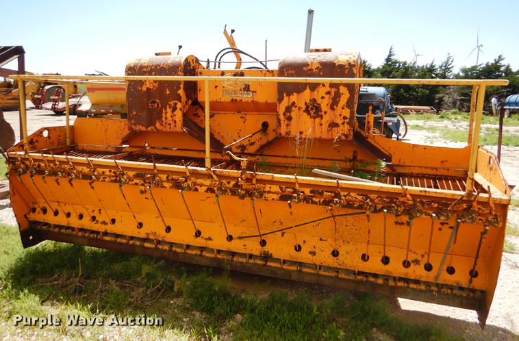 image for item FT9518 Etnyre 720 chip spreader