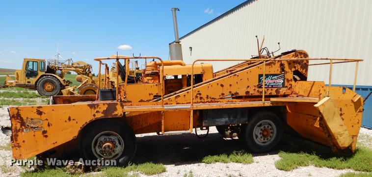 image for item FT9518 Etnyre 720 chip spreader