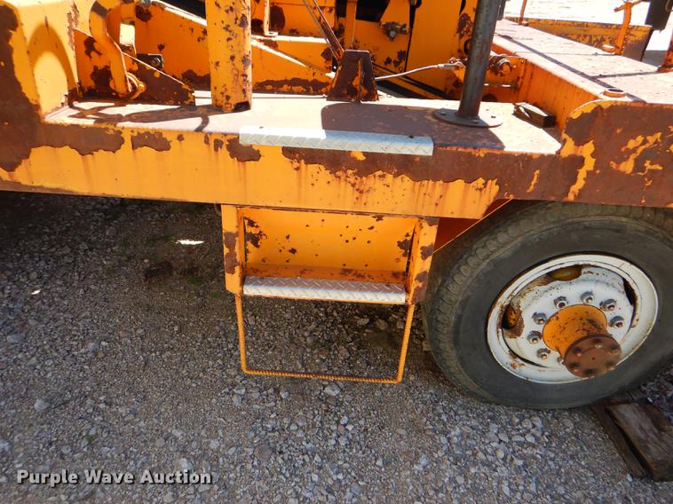 image for item FT9518 Etnyre 720 chip spreader