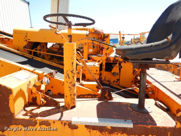 image for item FT9518 Etnyre 720 chip spreader