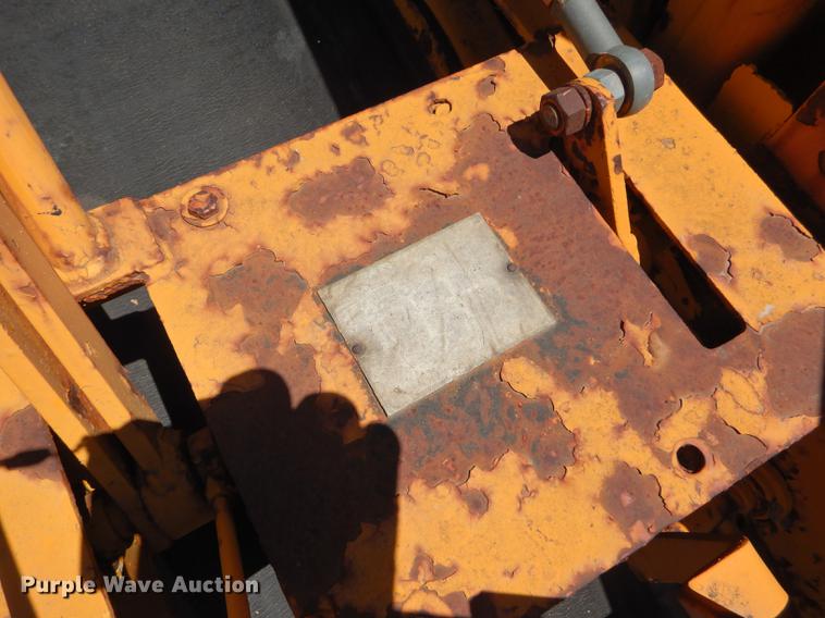 image for item FT9518 Etnyre 720 chip spreader