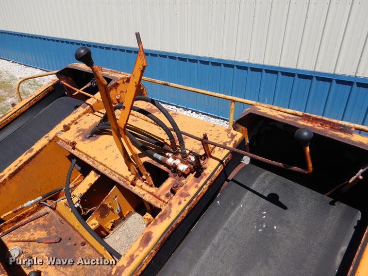 image for item FT9518 Etnyre 720 chip spreader