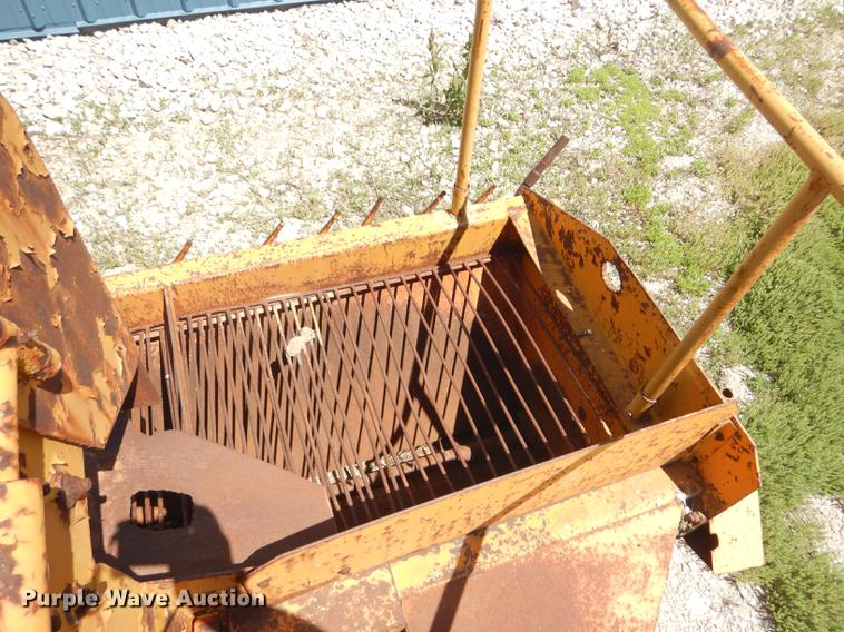 image for item FT9518 Etnyre 720 chip spreader