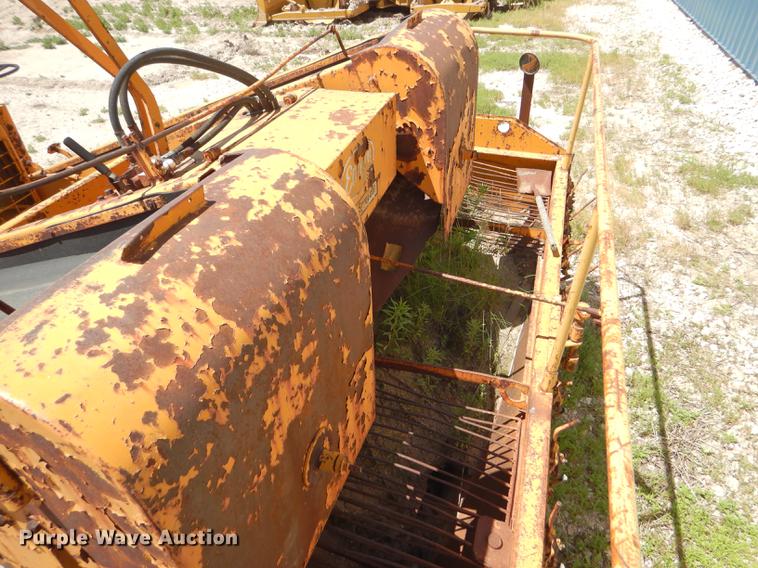 image for item FT9518 Etnyre 720 chip spreader