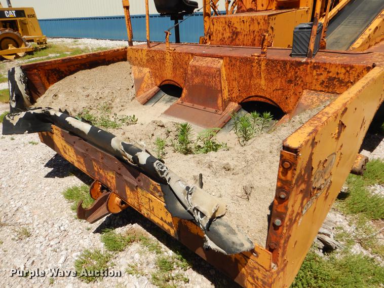 image for item FT9518 Etnyre 720 chip spreader