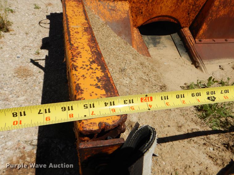 image for item FT9518 Etnyre 720 chip spreader