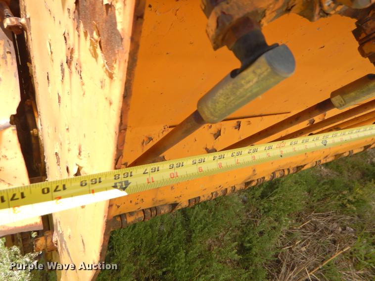 image for item FT9518 Etnyre 720 chip spreader