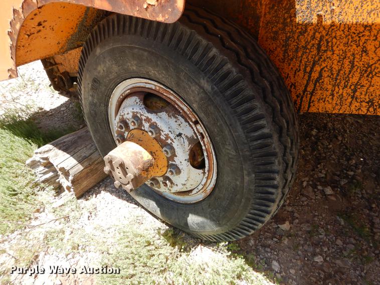 image for item FT9518 Etnyre 720 chip spreader