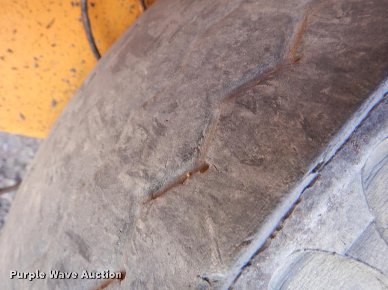 image for item FT9518 Etnyre 720 chip spreader