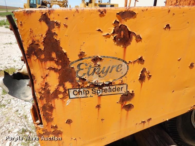 image for item FT9518 Etnyre 720 chip spreader