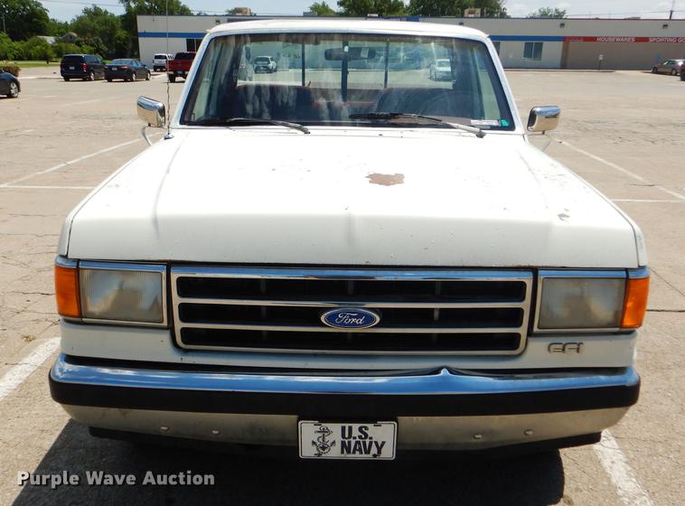 image for item FT9529 1989 Ford F150 XLT Lariat pickup truck
