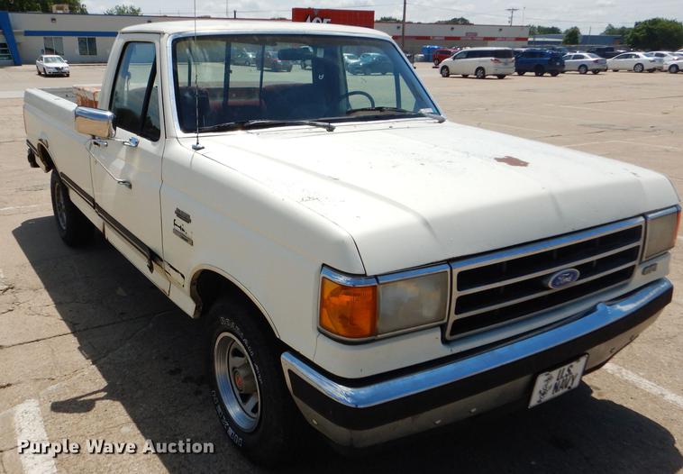 image for item FT9529 1989 Ford F150 XLT Lariat pickup truck
