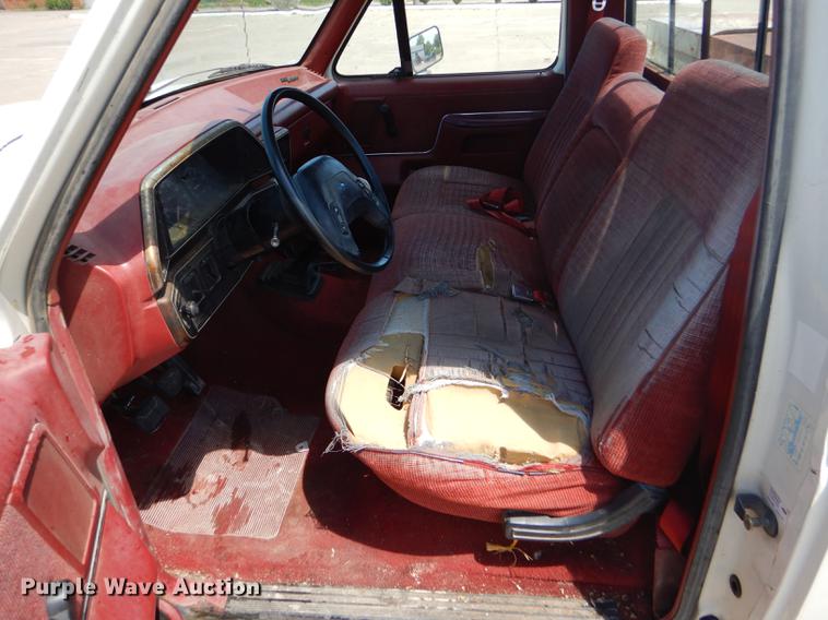 image for item FT9529 1989 Ford F150 XLT Lariat pickup truck