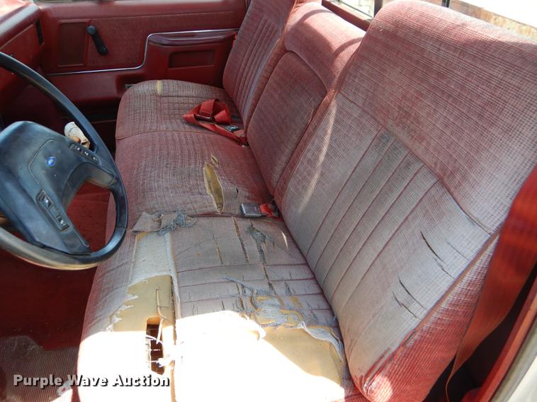 image for item FT9529 1989 Ford F150 XLT Lariat pickup truck