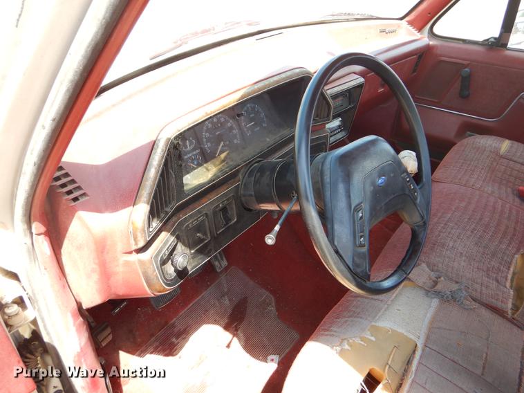 image for item FT9529 1989 Ford F150 XLT Lariat pickup truck