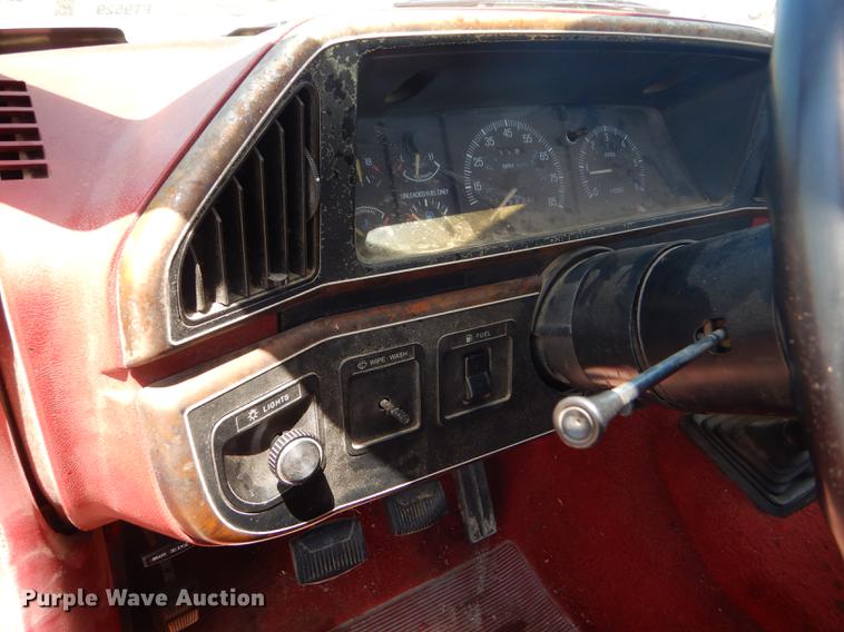 image for item FT9529 1989 Ford F150 XLT Lariat pickup truck