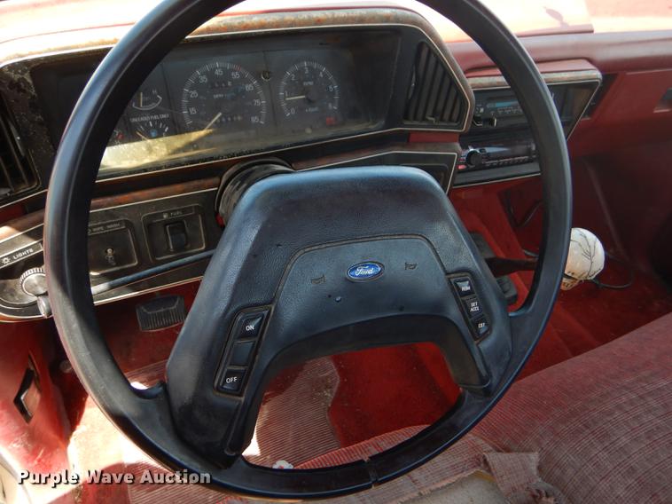 image for item FT9529 1989 Ford F150 XLT Lariat pickup truck