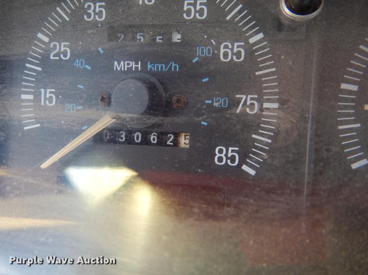 image for item FT9529 1989 Ford F150 XLT Lariat pickup truck