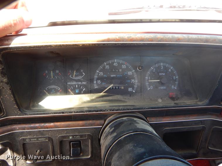 image for item FT9529 1989 Ford F150 XLT Lariat pickup truck