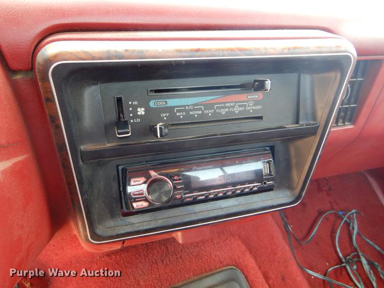 image for item FT9529 1989 Ford F150 XLT Lariat pickup truck