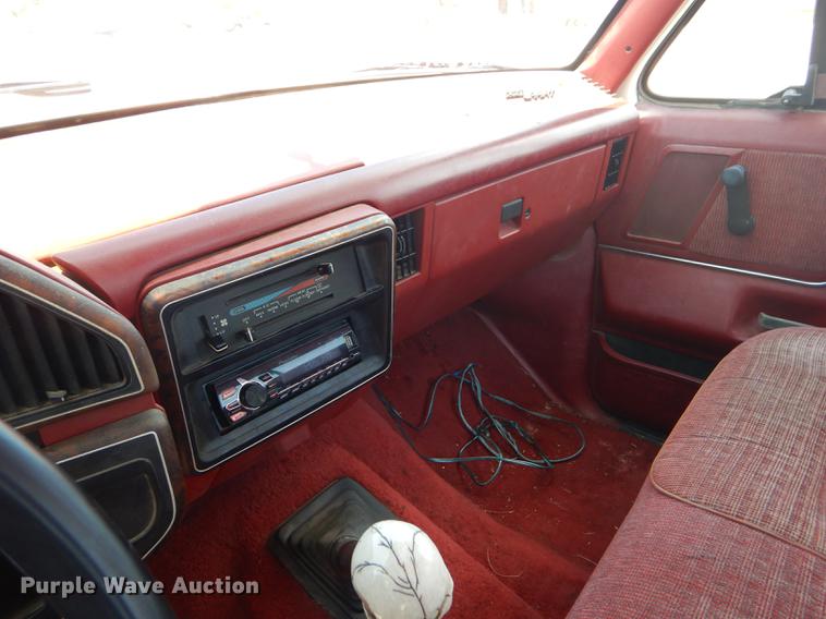 image for item FT9529 1989 Ford F150 XLT Lariat pickup truck