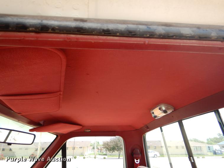 image for item FT9529 1989 Ford F150 XLT Lariat pickup truck