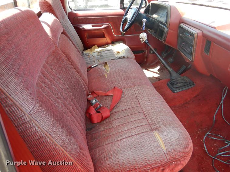 image for item FT9529 1989 Ford F150 XLT Lariat pickup truck