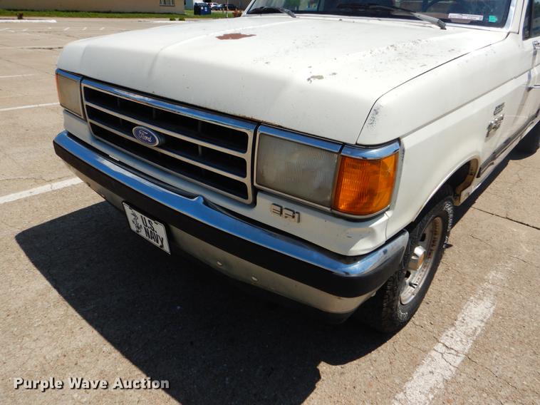 image for item FT9529 1989 Ford F150 XLT Lariat pickup truck