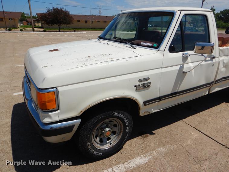 image for item FT9529 1989 Ford F150 XLT Lariat pickup truck