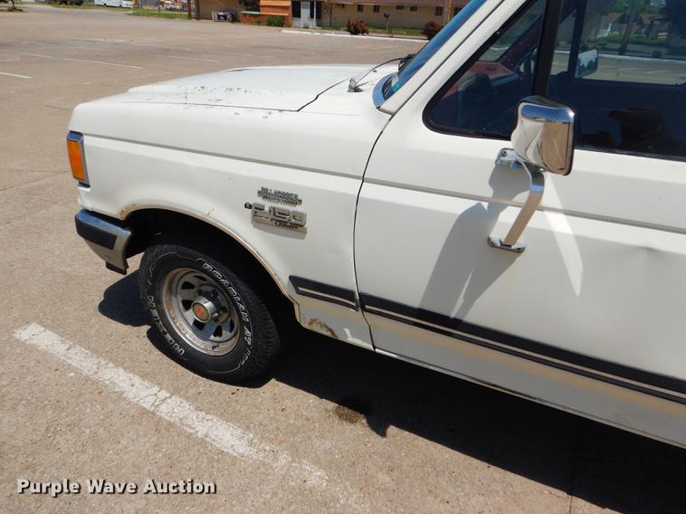image for item FT9529 1989 Ford F150 XLT Lariat pickup truck
