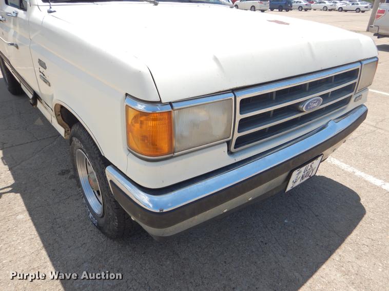 image for item FT9529 1989 Ford F150 XLT Lariat pickup truck