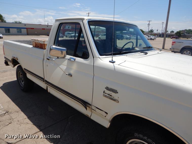 image for item FT9529 1989 Ford F150 XLT Lariat pickup truck