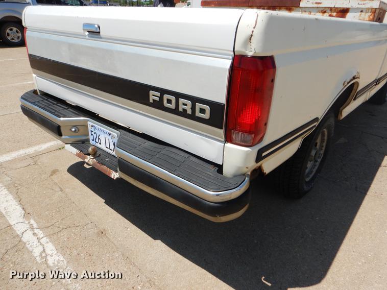 image for item FT9529 1989 Ford F150 XLT Lariat pickup truck