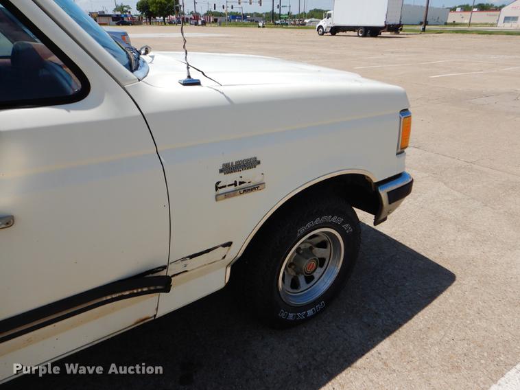 image for item FT9529 1989 Ford F150 XLT Lariat pickup truck