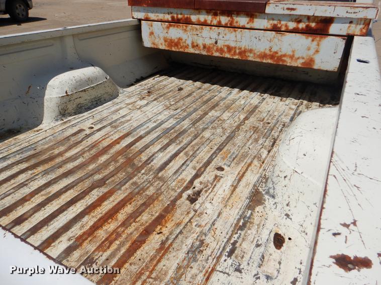 image for item FT9529 1989 Ford F150 XLT Lariat pickup truck