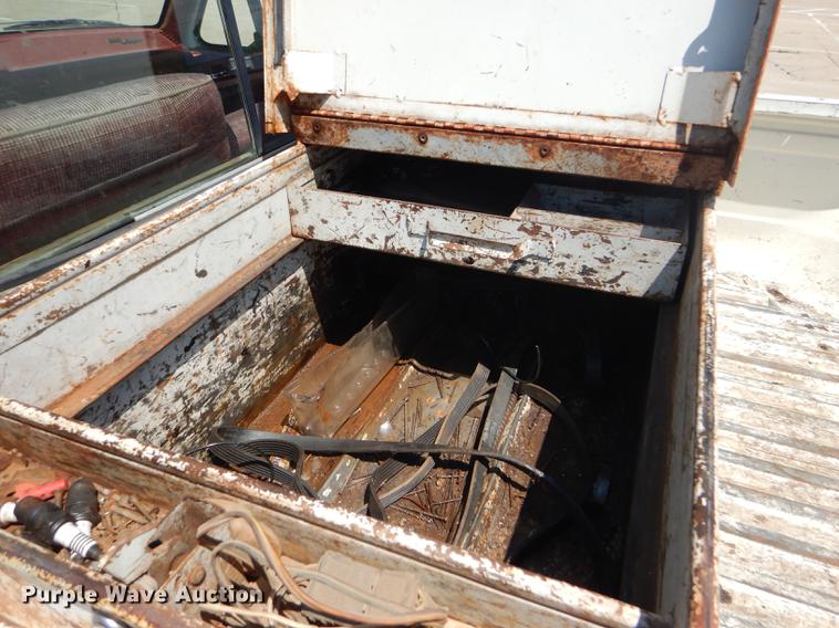 image for item FT9529 1989 Ford F150 XLT Lariat pickup truck