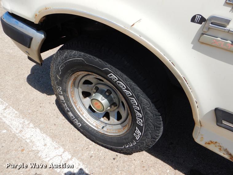 image for item FT9529 1989 Ford F150 XLT Lariat pickup truck