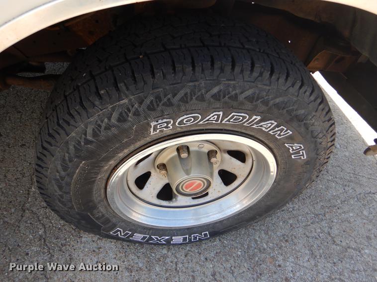 image for item FT9529 1989 Ford F150 XLT Lariat pickup truck