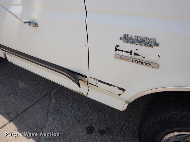 image for item FT9529 1989 Ford F150 XLT Lariat pickup truck