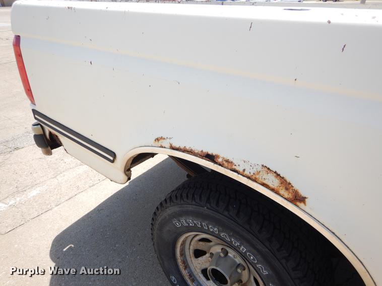 image for item FT9529 1989 Ford F150 XLT Lariat pickup truck